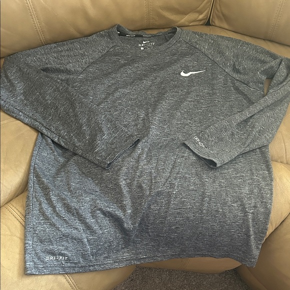 Nike Men's Heathered Gray Long Sleeve Tee - Picture 1 of 2